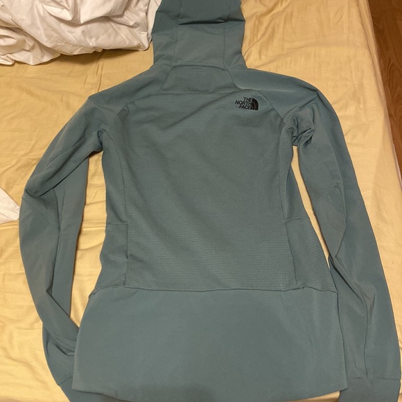 The North Face Respirator Mid Layer ¼ Zip Jacket - Picture 8 of 8